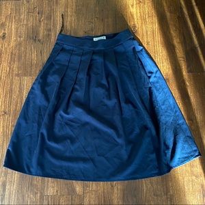 Pleaded navy skirt